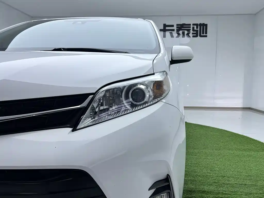Toyota Sienna 2019 — фото 27