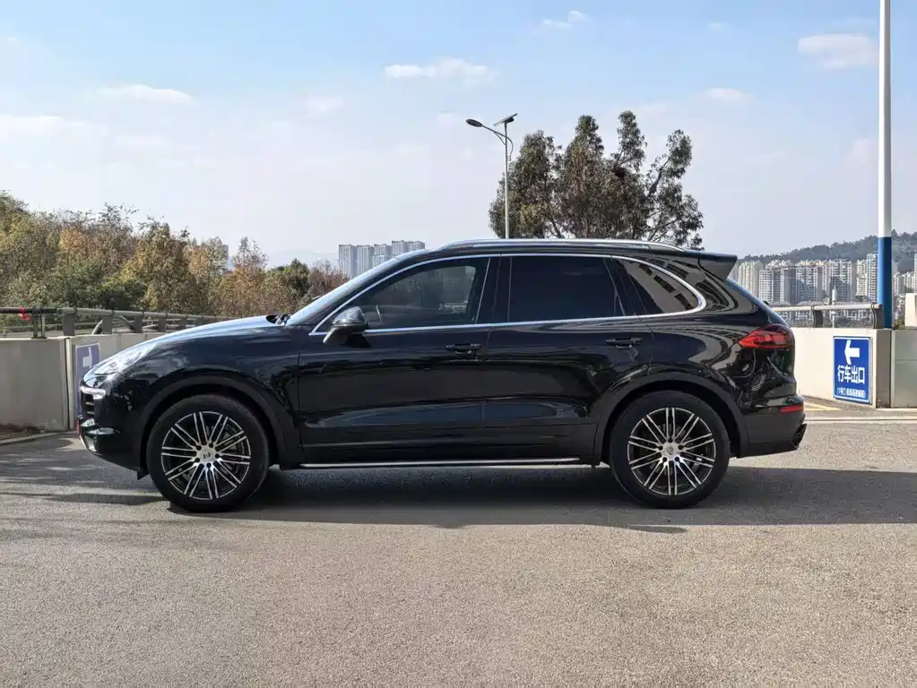 Porsche Cayenne 2017 — фото 8