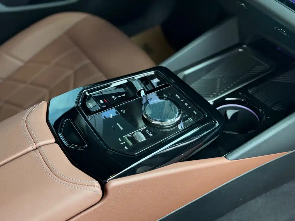 BMW 5 Series 2024 — фото 13