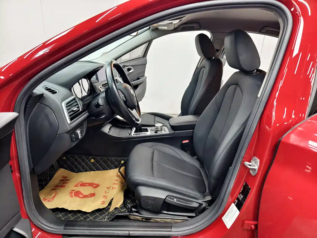BMW 1 Series 2019 — фото 10