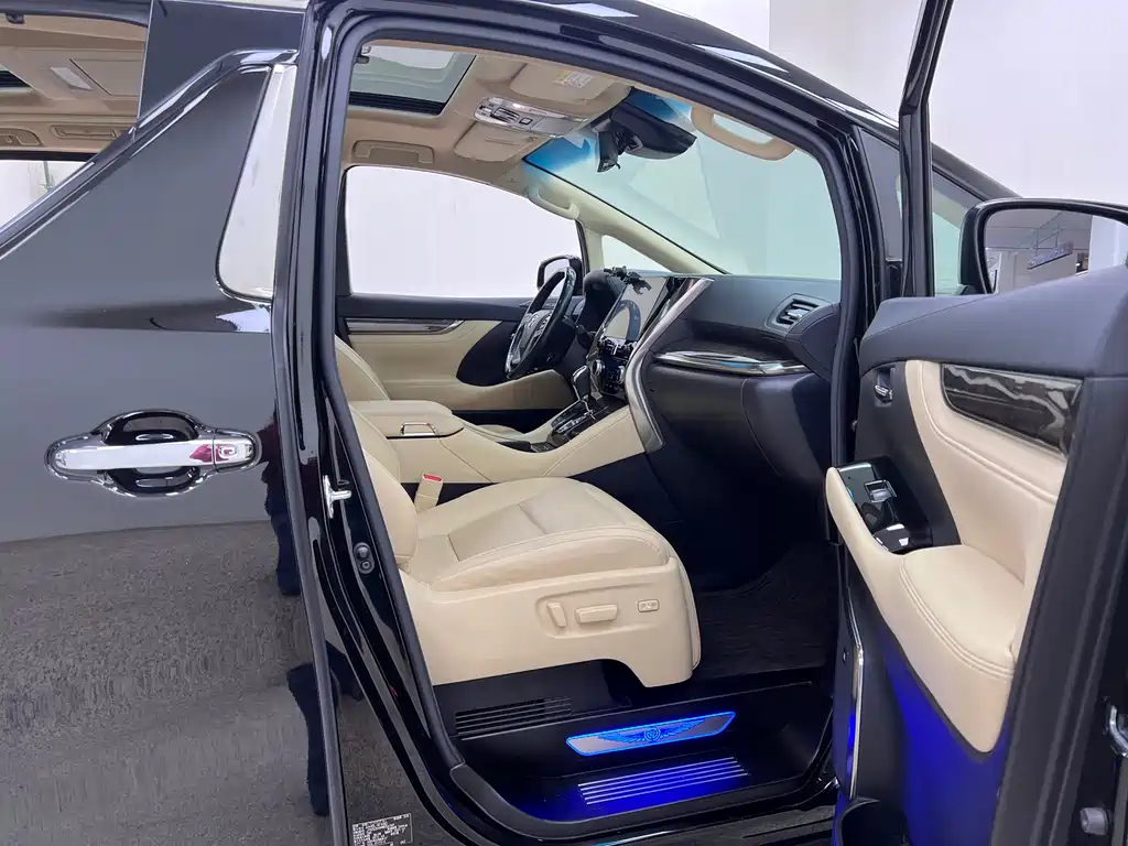 Toyota Vellfire 2022 — фото 34