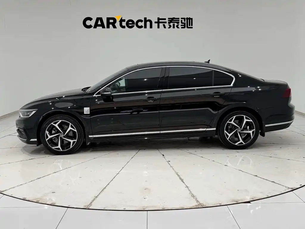 Volkswagen Magotan 2025