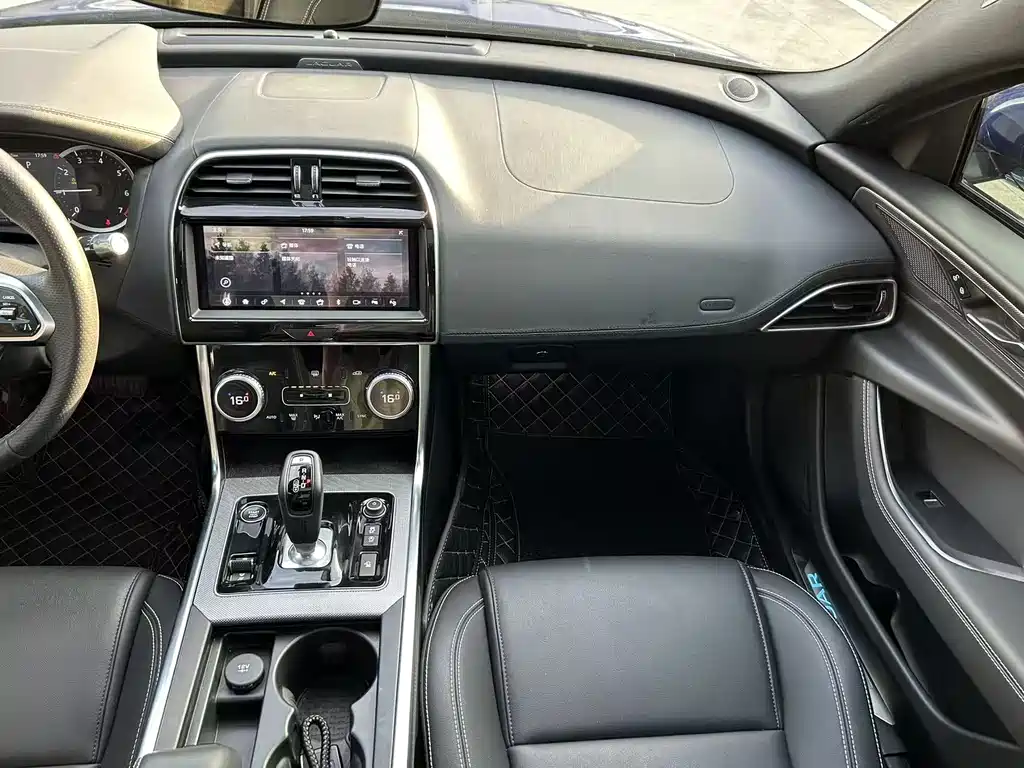 Jaguar XEL 2020 — фото 15