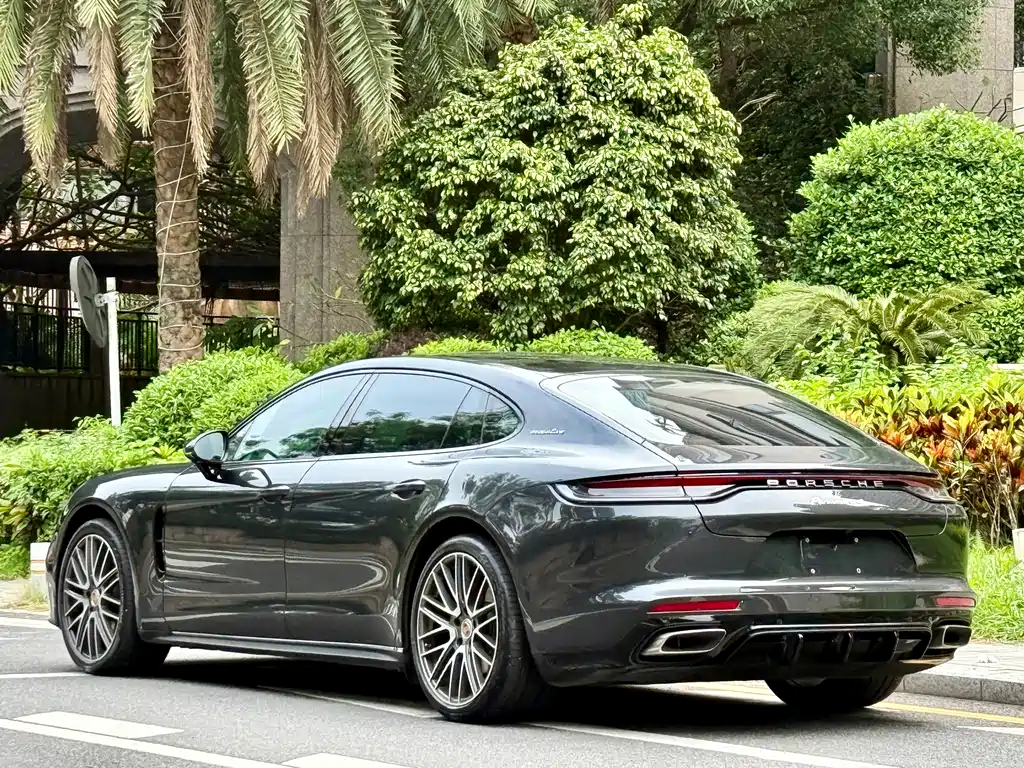 Porsche Panamera 2023