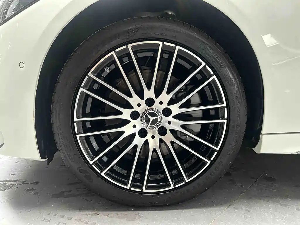 Mercedes-Benz C-Class 2025
