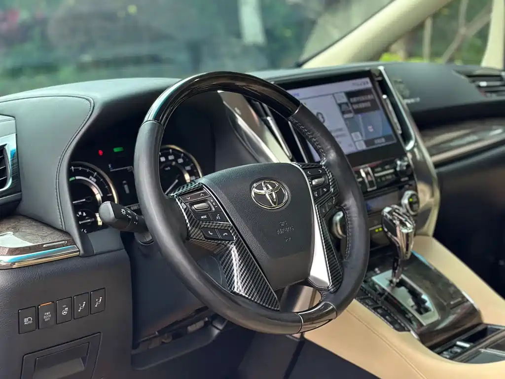 Toyota Vellfire 2022 — фото 11