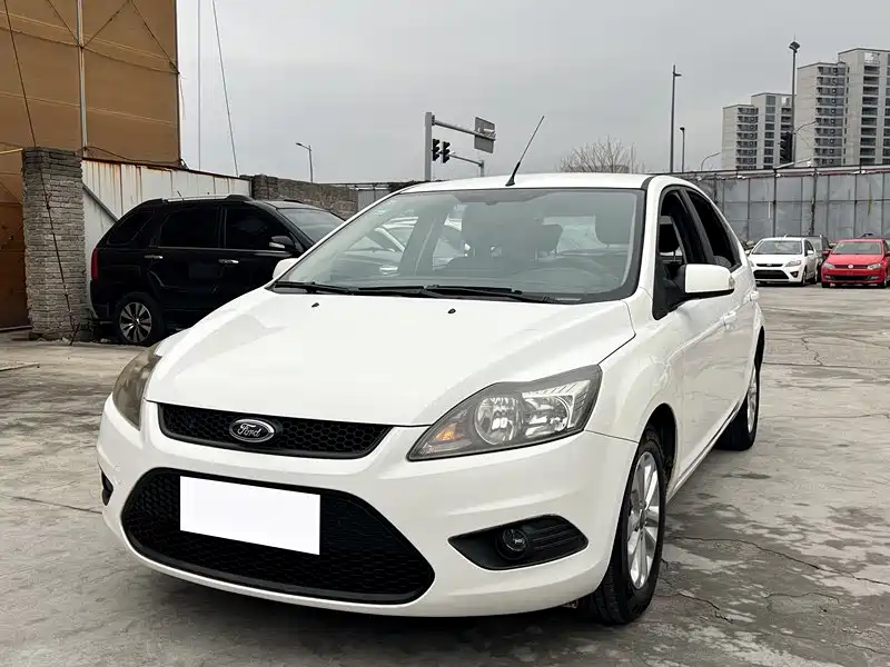 Ford Focus 2014 — фото 1