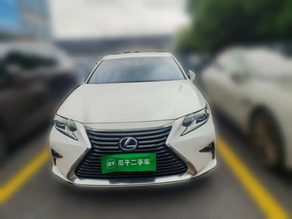 Lexus ES 2016 — фото 24