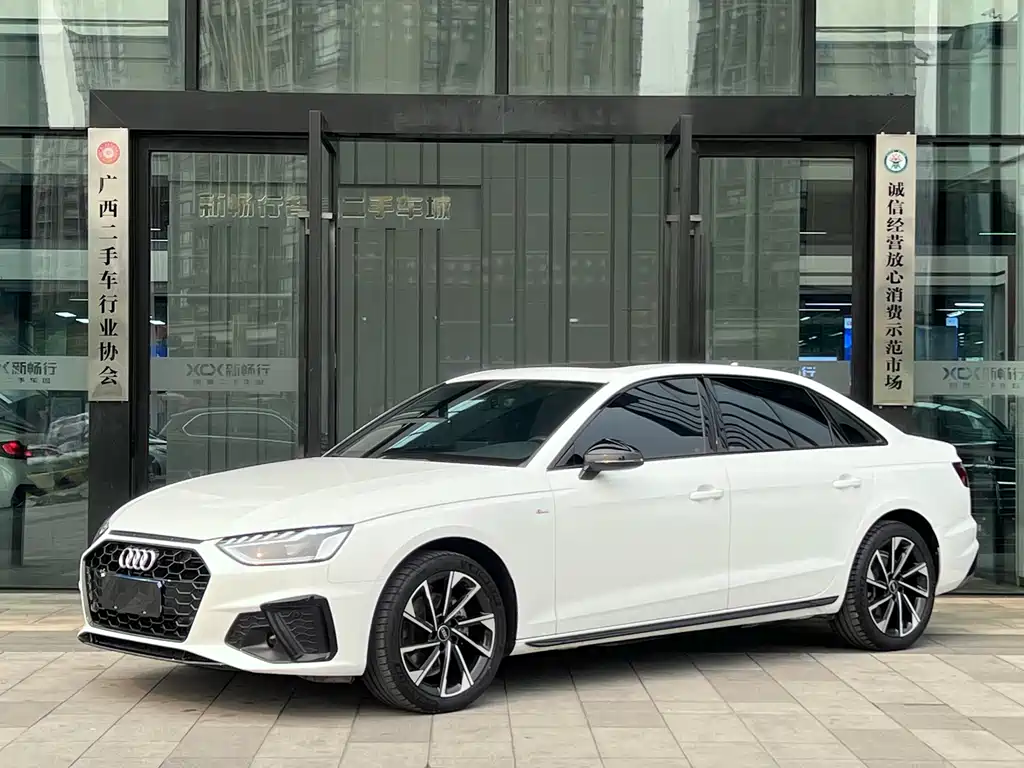 Audi A4L 2023 — фото 1
