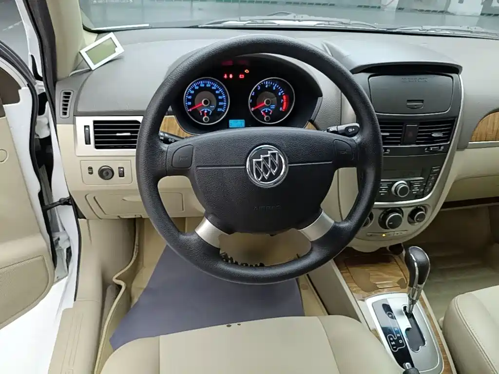 Buick Excelle 2015 — фото 11