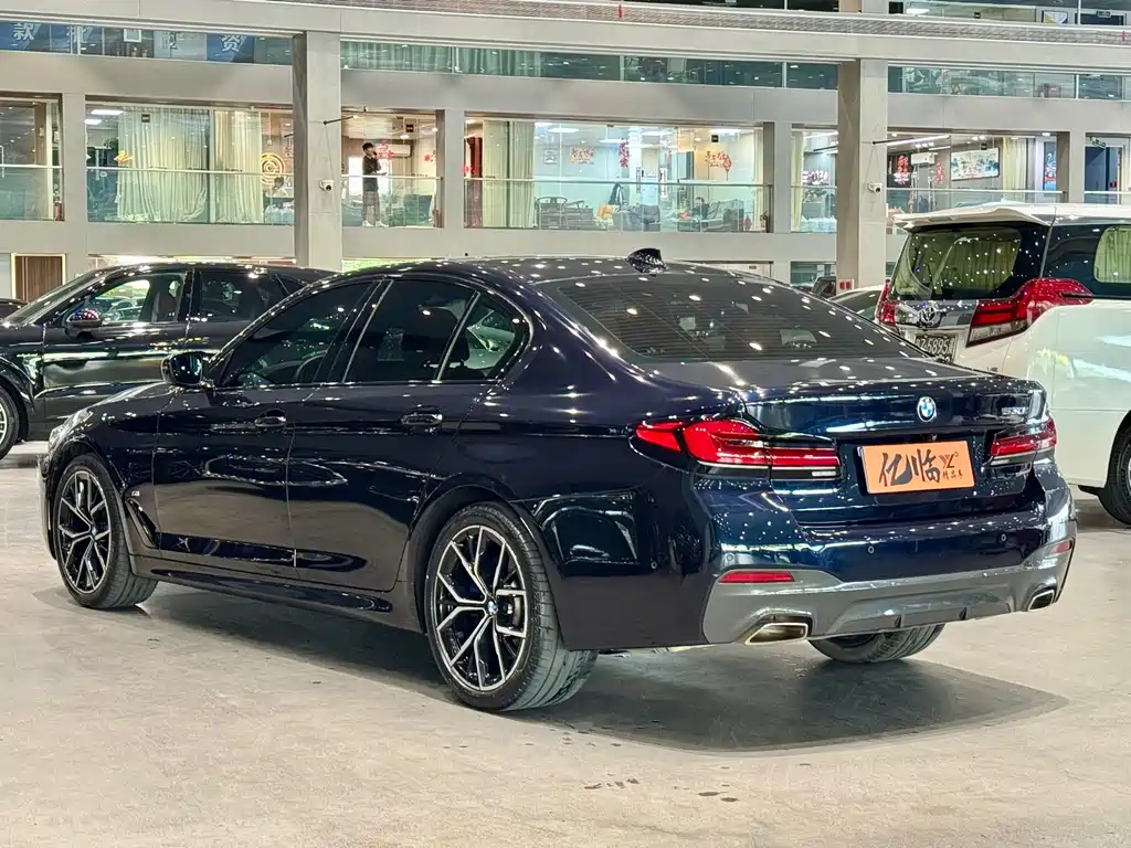BMW 5 Series 2023 — фото 13