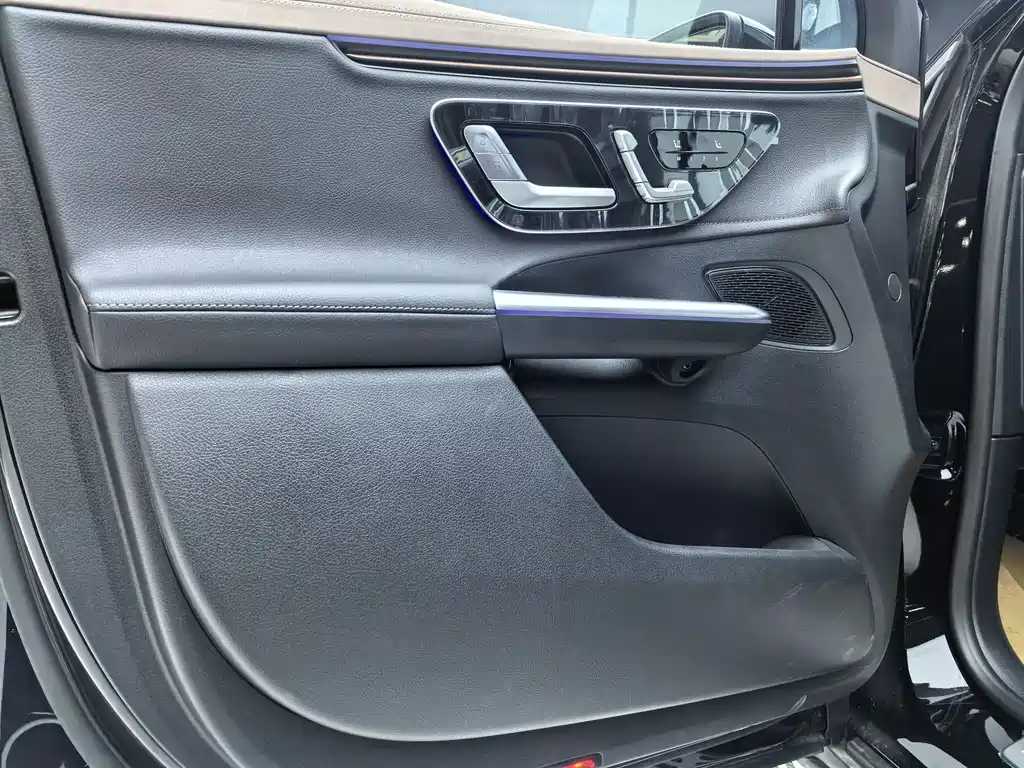 Mercedes-Benz EQE SUV 2025 — фото 10