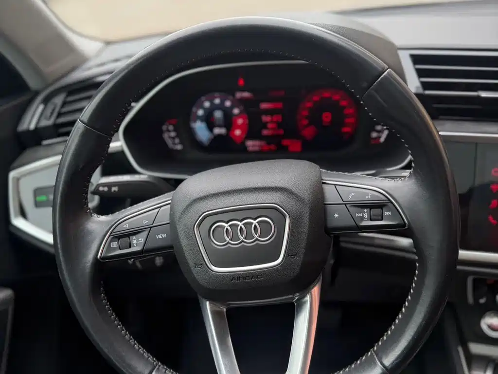Audi Q3 2021 — фото 20