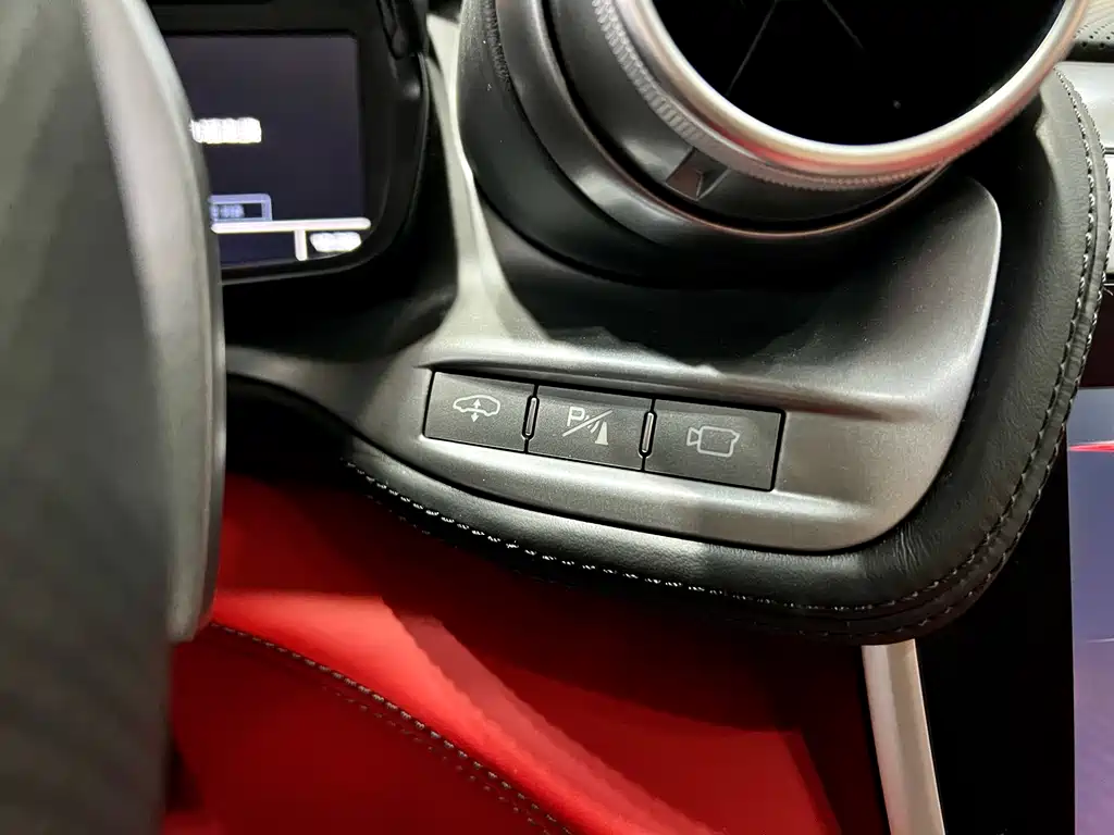 Ferrari GTC4Lusso 2018 — фото 12