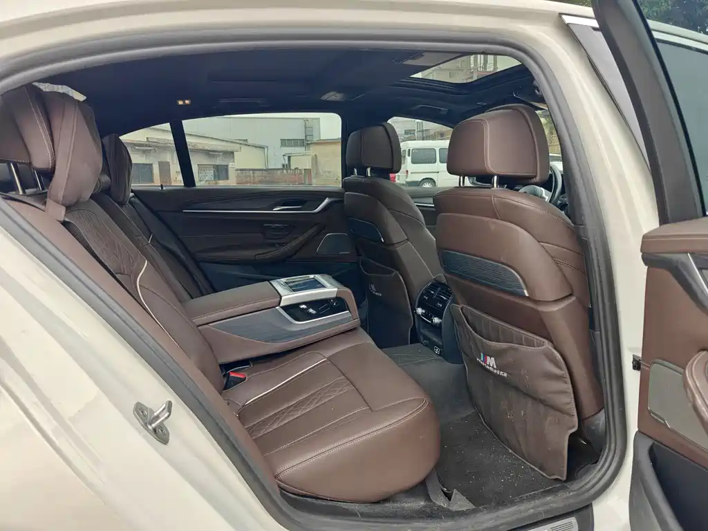 BMW 5 Series 2022 — фото 10