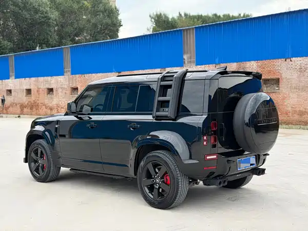Land Rover Defender 2025