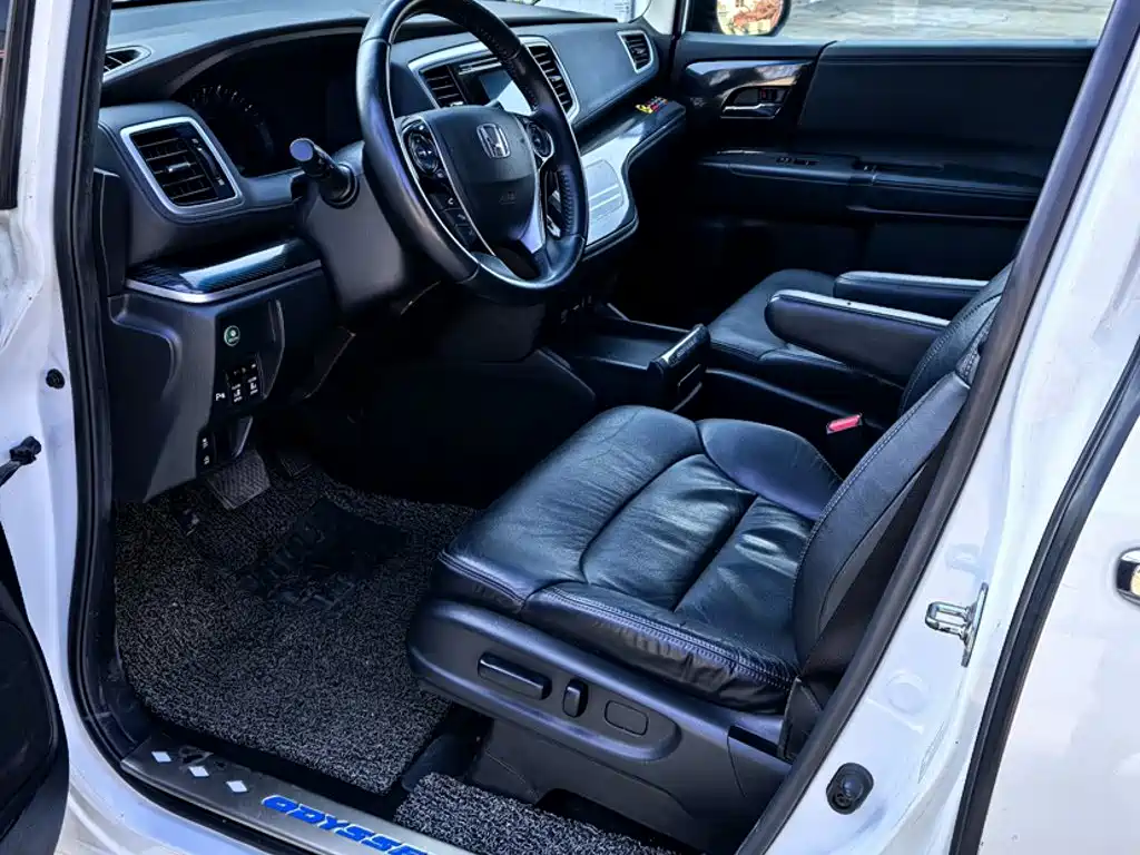 Honda Odyssey 2016 — фото 10