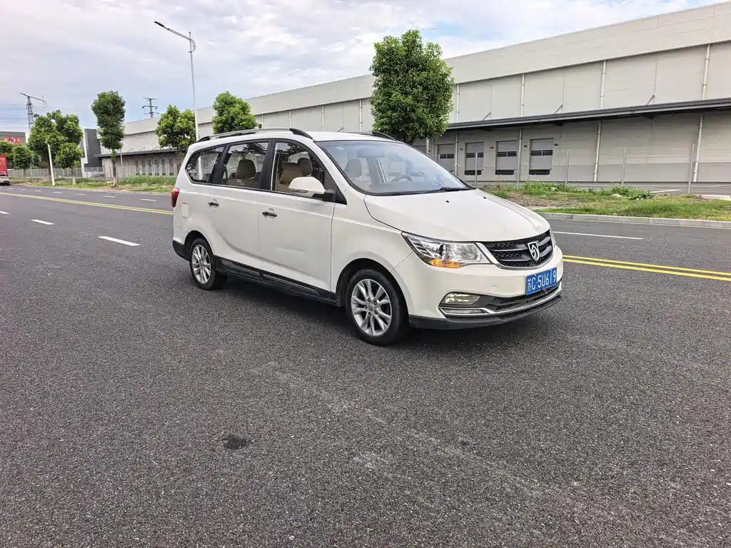Baojun 730 2015