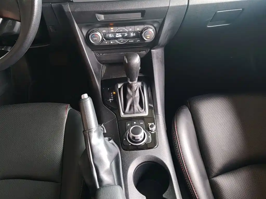 Mazda 3 Axela 2016 — фото 14
