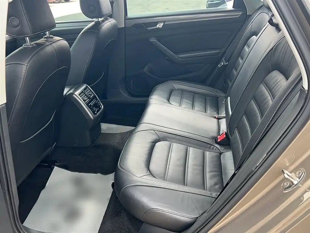 Volkswagen Passat 2019 — фото 11