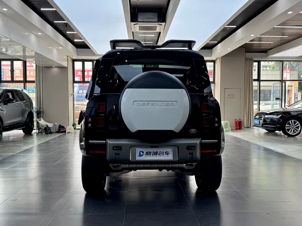 Land Rover Defender 2022 — фото 11
