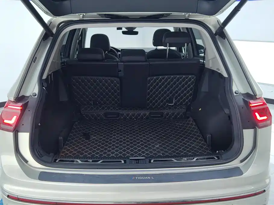 Volkswagen Tiguan L 2023 — фото 4