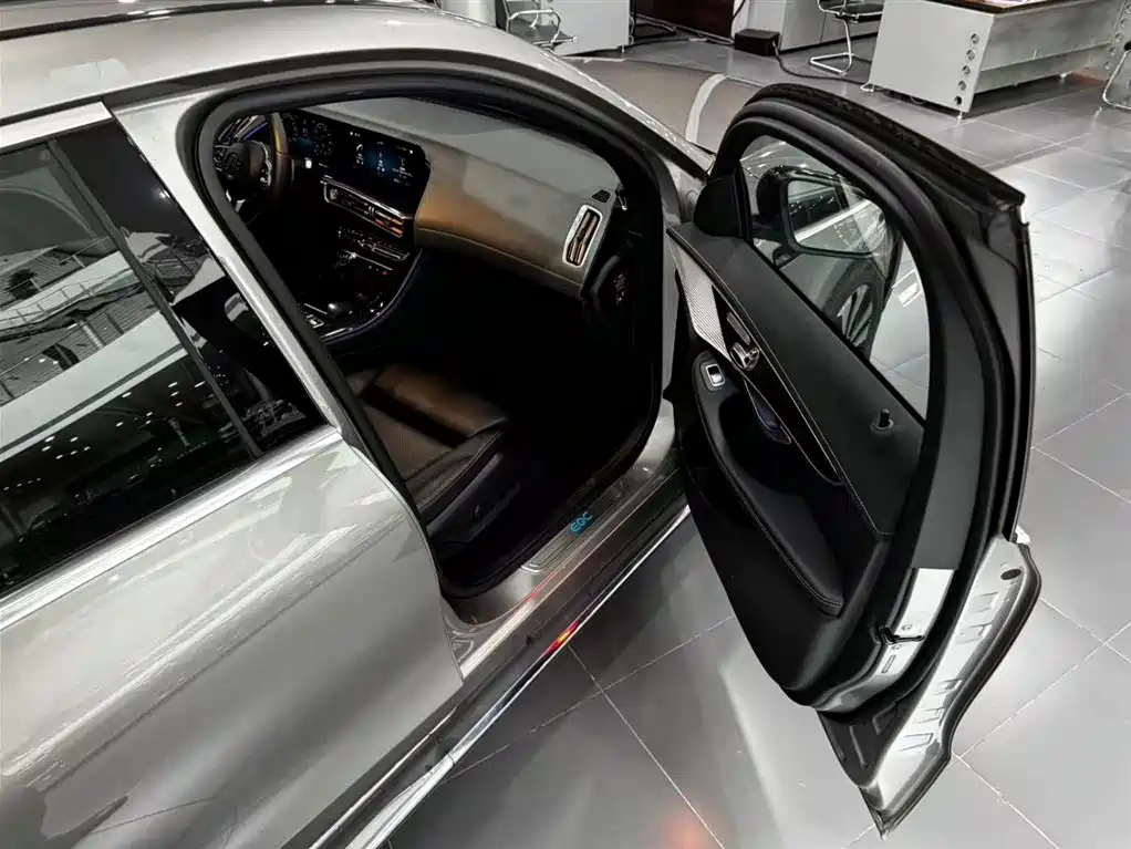 Mercedes-Benz EQC 2023 — фото 22