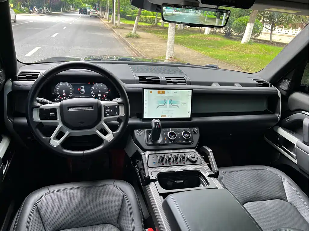Land Rover Defender 2024 — фото 16