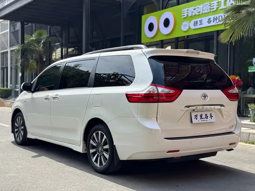Toyota Sienna 2019 — фото 31