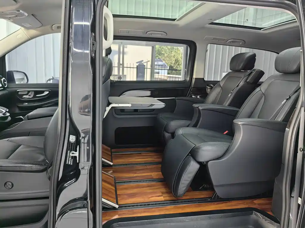 Mercedes-Benz V-Class 2018 — фото 12