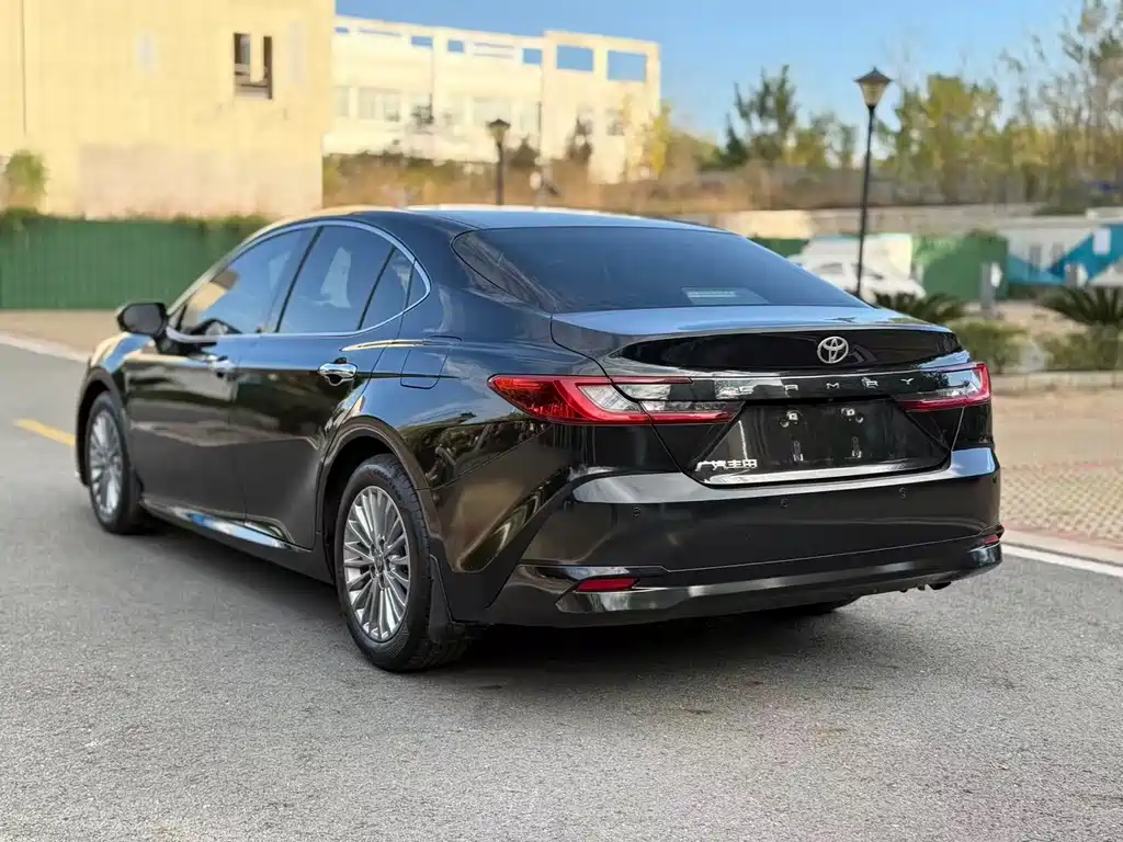 Toyota Camry 2025 — фото 13