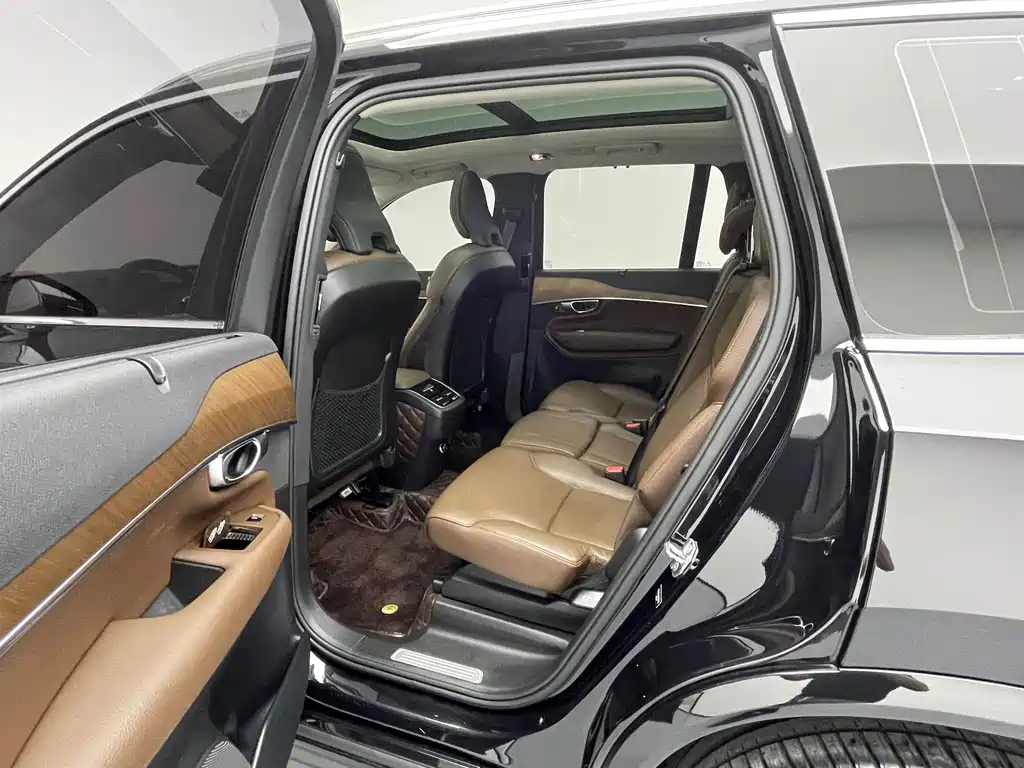 Volvo XC90 2019 — фото 16
