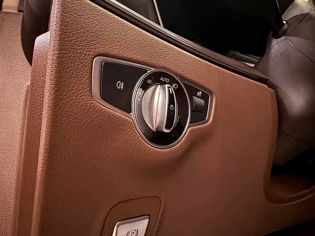 Mercedes-Benz E-Class 2022 — фото 17