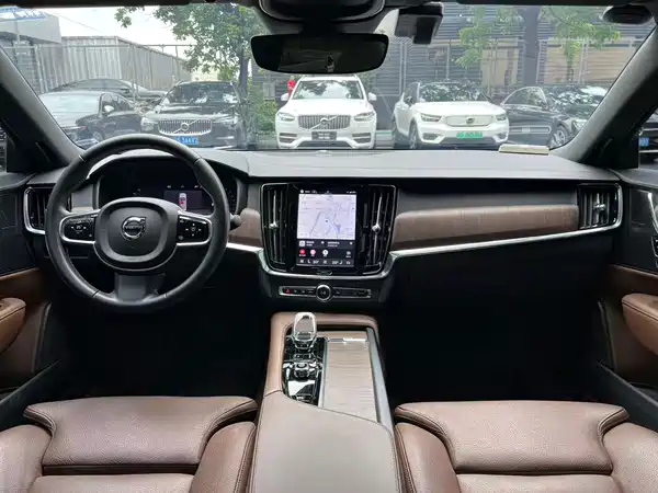 Volvo S90 2024