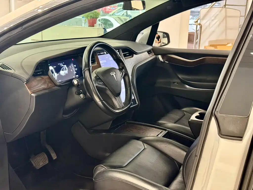 Tesla Model X 2018 — фото 22