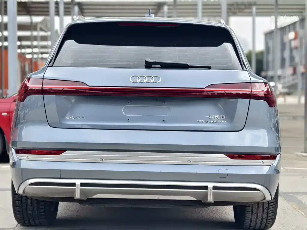 Audi e-tron 2025 — фото 8