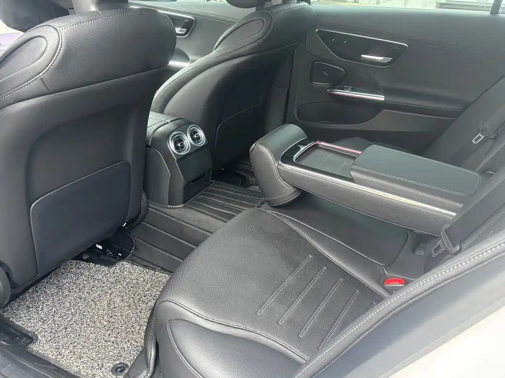 Mercedes-Benz C-Class 2023 — фото 10