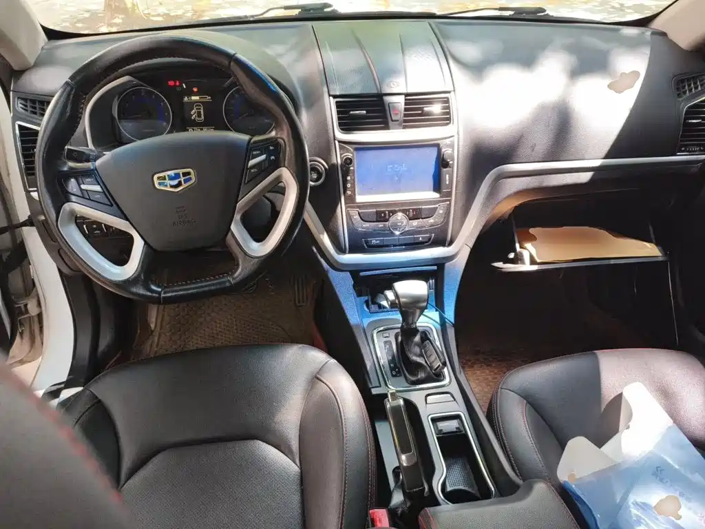 Geely Emgrand 2015 — фото 10