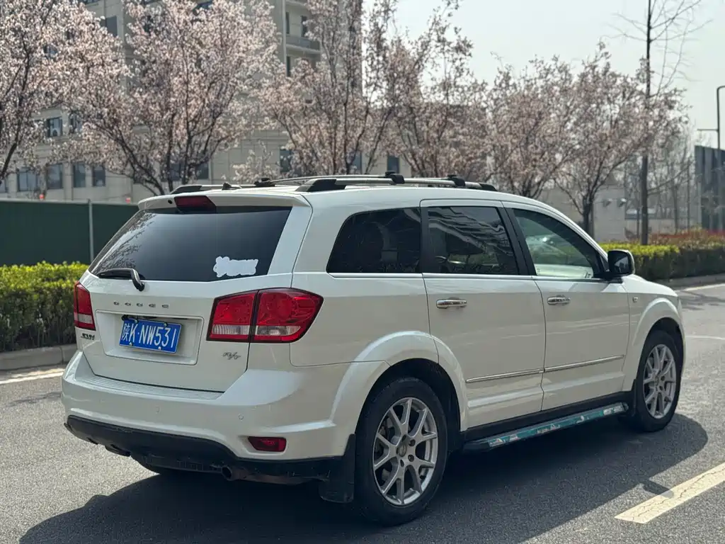 Dodge Journey 2014 — фото 14