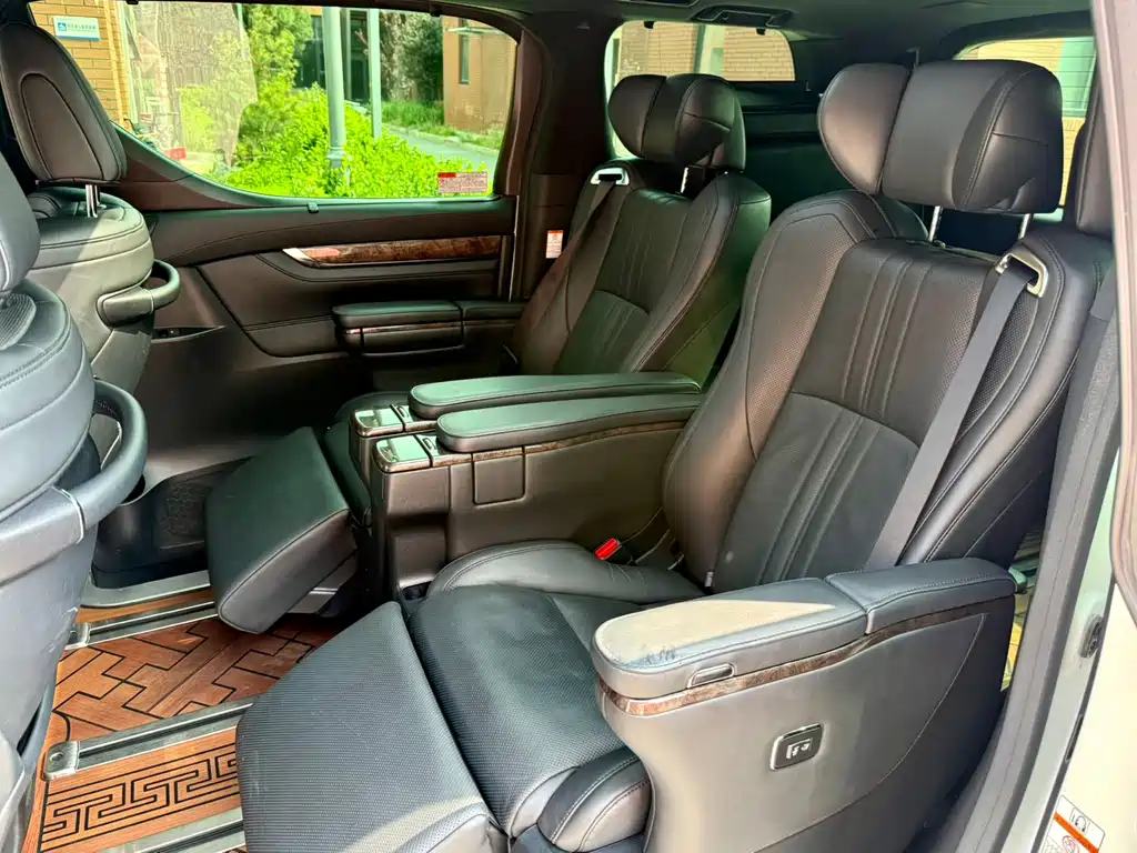 Toyota Vellfire 2021 — фото 9