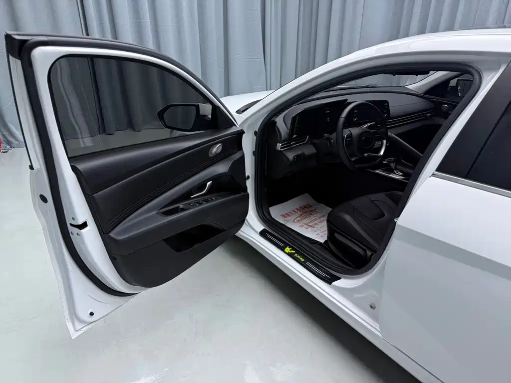 Hyundai Elantra 2022 — фото 11