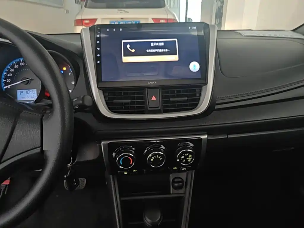 Toyota Yaris L 2017 — фото 13