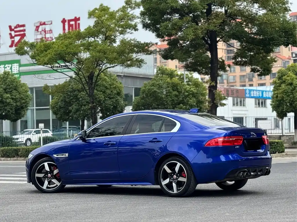 Jaguar XE 2017 — фото 6