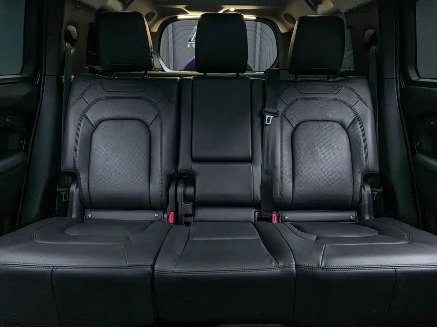 Land Rover Defender 2023 — фото 14