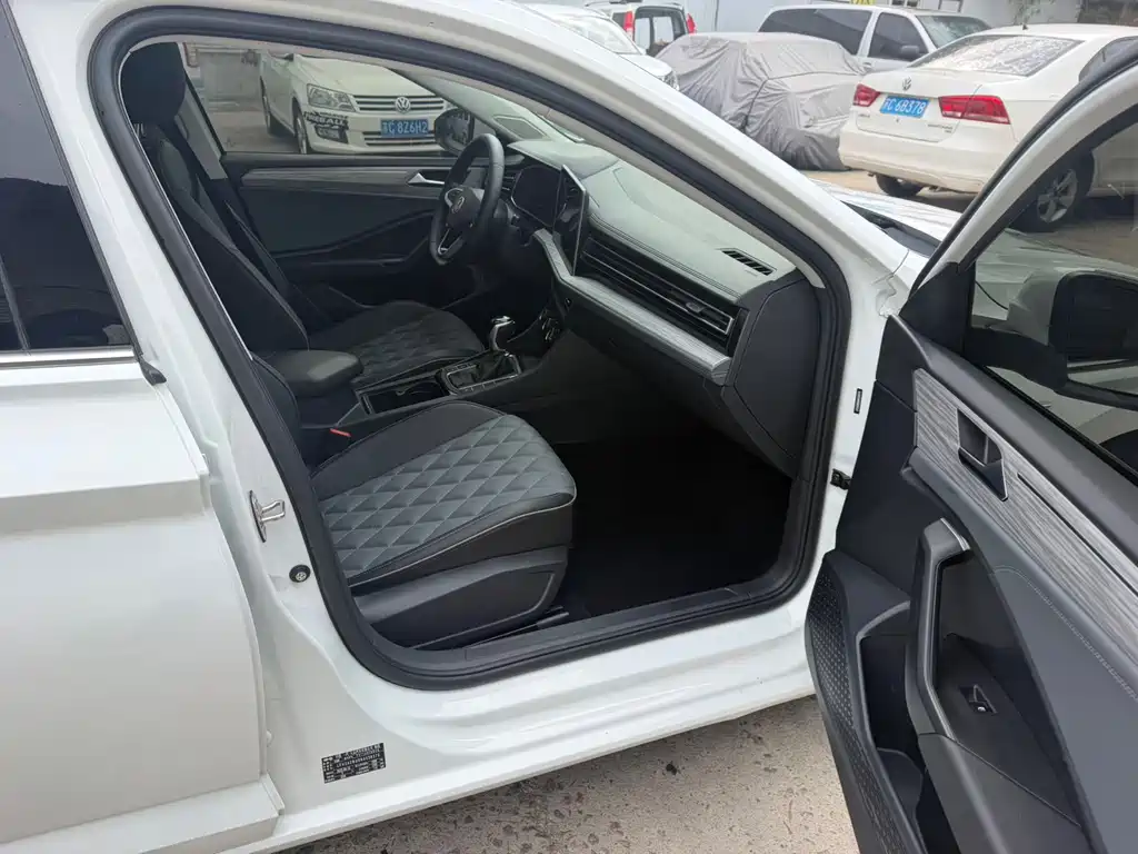 Volkswagen Sagitar 2022