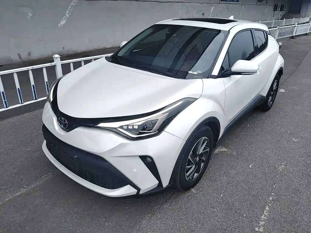 Toyota C-HR 2023 — фото 1