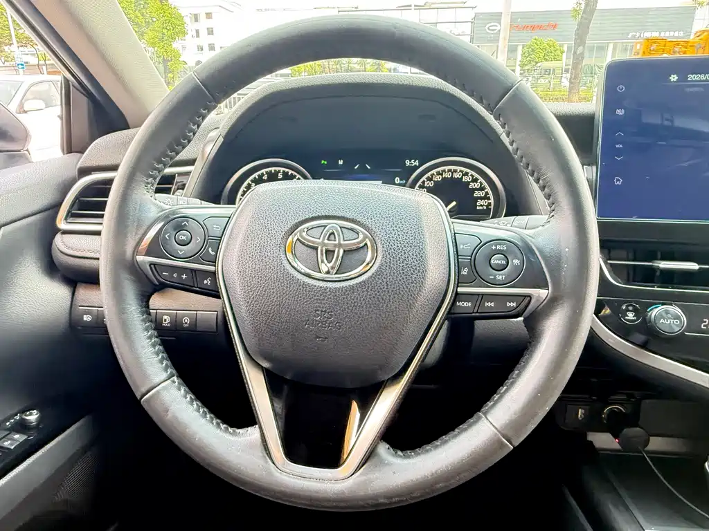 Toyota Camry 2023 — фото 9