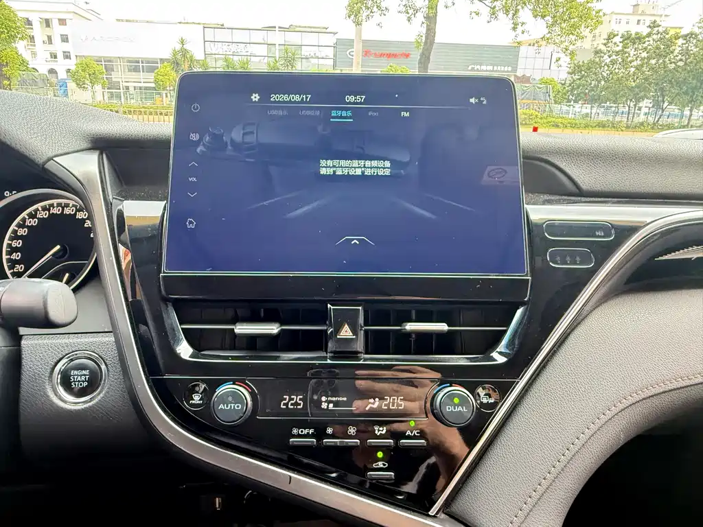 Toyota Camry 2023 — фото 10
