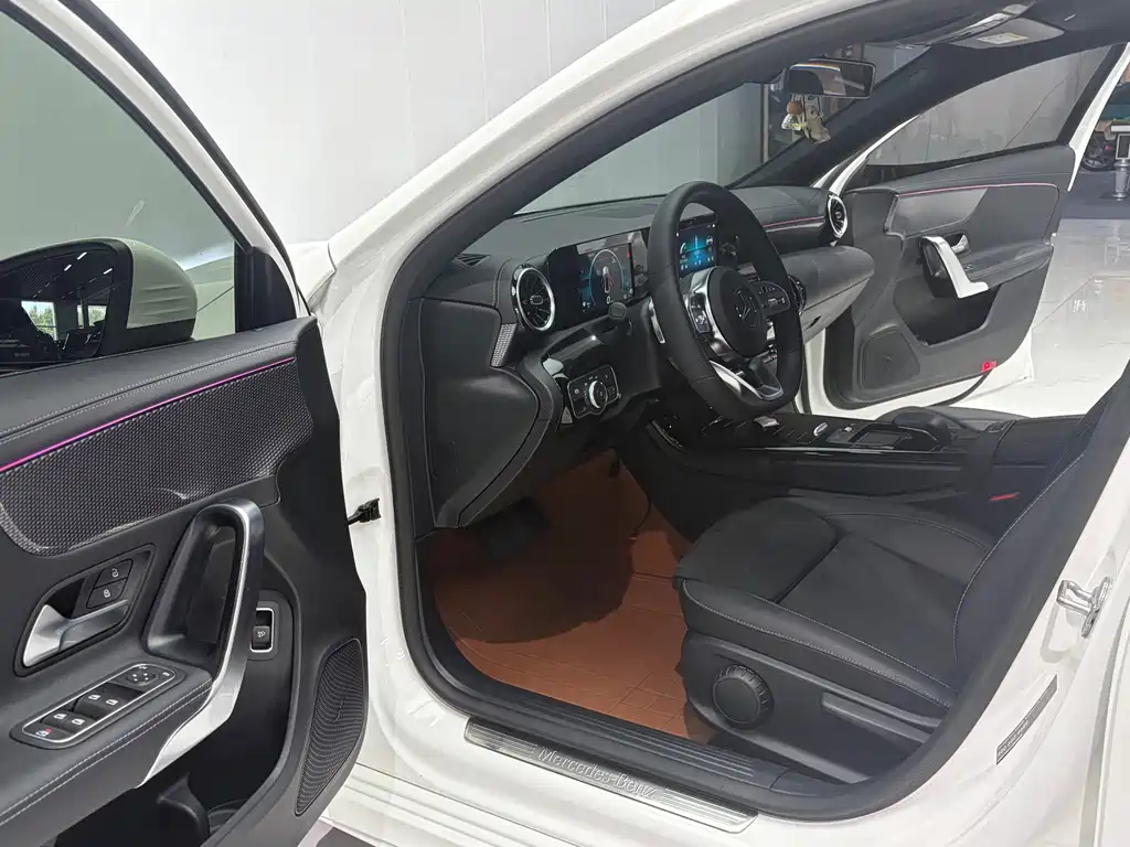 Mercedes-Benz A-Class 2019 — фото 10