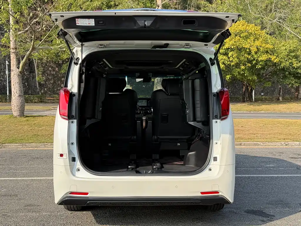Toyota Alphard 2022 — фото 15